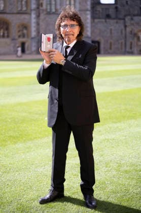 . 30 09 2026. Windsor , United Kingdom. Tony Iommi, musician and co -founder of Black Sabbath, with his MBE, after an Investiture at Windsor Castle, United Kingdom.  xStephenxLockx xi-Imagesx IIM-27034-0004