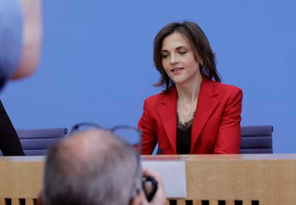 Staatsministerin Elisabeth Kaiser, MdB, Beauftragte der Bundesregierung für Ostdeutschland, Deutschland, Berlin, Bundespressekonferenz, Thema: Bericht der Beauftragten der Bundesregierung für Ostdeutschland