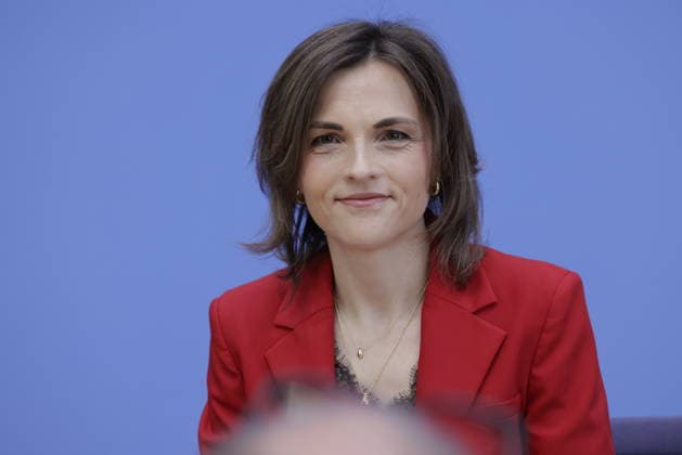 Staatsministerin Elisabeth Kaiser, MdB, Beauftragte der Bundesregierung für Ostdeutschland, Deutschland, Berlin, Bundespressekonferenz, Thema: Bericht der Beauftragten der Bundesregierung für Ostdeutschland