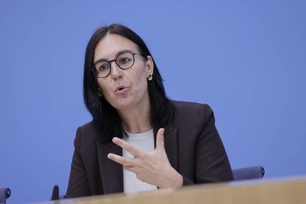 Prof. Dr. Marion Reiser, Institut für Politikwissenschaft und Zentrum für Rechtsextremismusforschung, Demokratiebildung und gesellschaftliche Integration (KomRex), Friedrich-Schiller-Universität Jena, Deutschland, Berlin, Bundespressekonferenz, Thema: Bericht der Beauftragten der Bundesregierung für Ostdeutschland
