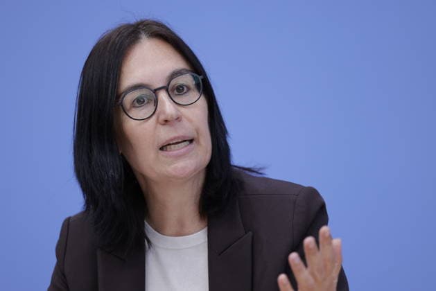 Prof. Dr. Marion Reiser, Institut für Politikwissenschaft und Zentrum für Rechtsextremismusforschung, Demokratiebildung und gesellschaftliche Integration (KomRex), Friedrich-Schiller-Universität Jena, Deutschland, Berlin, Bundespressekonferenz, Thema: Bericht der Beauftragten der Bundesregierung für Ostdeutschland