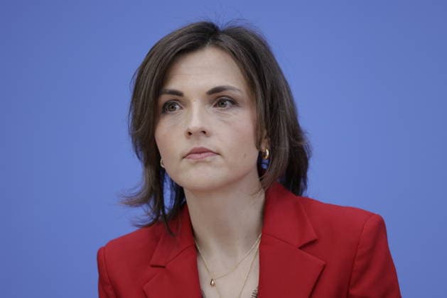 Staatsministerin Elisabeth Kaiser, MdB, Beauftragte der Bundesregierung für Ostdeutschland, Deutschland, Berlin, Bundespressekonferenz, Thema: Bericht der Beauftragten der Bundesregierung für Ostdeutschland