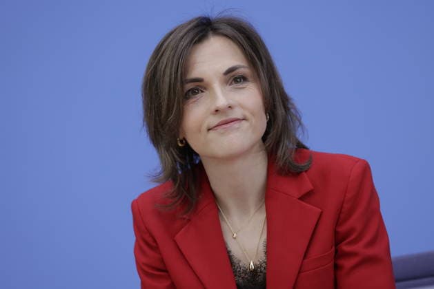 Staatsministerin Elisabeth Kaiser, MdB, Beauftragte der Bundesregierung für Ostdeutschland, Deutschland, Berlin, Bundespressekonferenz, Thema: Bericht der Beauftragten der Bundesregierung für Ostdeutschland