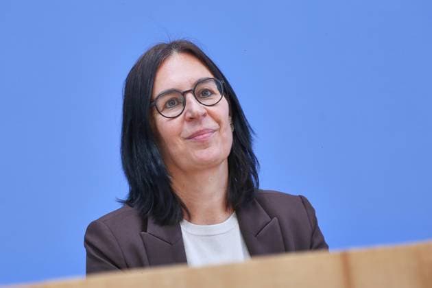 Berlin, Deutschland, 30.09.2026: Bundespressekonferenz: Bericht der Beauftragten der Bundesregierung für Ostdeutschland: Marion Reiser, Institut für Politikwissenschaft und Zentrum für Rechtsextremismusforschung, Demokratiebildung und gesellschaftliche Integration (KomRex), Friedrich-Schiller-Universität Jena Copyright: xdtsxNachrichtenagenturx dts_136883
