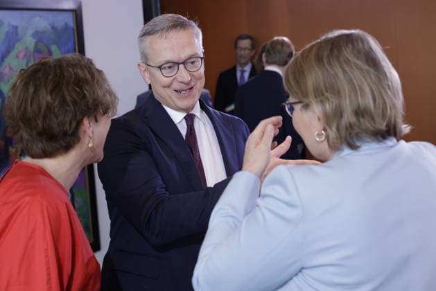 Dr. Karsten Wildberger, Bundesminister fuer Digitalisierung und Staatsmodernisierung, Dr. Stefanie Hubig, Bundesministerin der Justiz und fuer Verbraucherschutz, Deutschland, Berlin, Bundeskanzleramt, Das Bundeskabinett befasst sich in seiner 60. Sitzung am 30. September 2026 unter anderem mit den Auslandseinsätzen der Bundeswehr.
