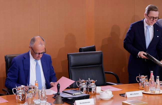Friedrich Merz, Bundeskanzler, Philipp Amthor, Staatsminister für Bund-Länder-Zusammenarbeit, Deutschland, Berlin, Bundeskanzleramt, Das Bundeskabinett befasst sich in seiner 60. Sitzung am 30. September 2026 unter anderem mit den Auslandseinsätzen der Bundeswehr.