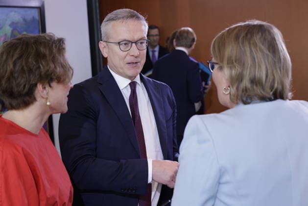 Dr. Karsten Wildberger, Bundesminister fuer Digitalisierung und Staatsmodernisierung, Dr. Stefanie Hubig, Bundesministerin der Justiz und fuer Verbraucherschutz, Deutschland, Berlin, Bundeskanzleramt, Das Bundeskabinett befasst sich in seiner 60. Sitzung am 30. September 2026 unter anderem mit den Auslandseinsätzen der Bundeswehr.