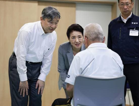 Emperor, empress visit quake-hit Kumamoto Pref. Japan s Emperor Naruhito and Empress Masako talk on Sept. 30, 2026, with a man in Uki, a city in Kumamoto Prefecture devastated by a massive earthquake in late July. (Pool photo)  A14AA0005629474P