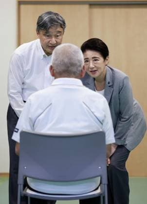 Emperor, empress visit quake-hit Kumamoto Pref. Japan s Emperor Naruhito and Empress Masako talk on Sept. 30, 2026, with a man in Uki, a city in Kumamoto Prefecture devastated by a massive earthquake in late July.  A14AA0005629475P