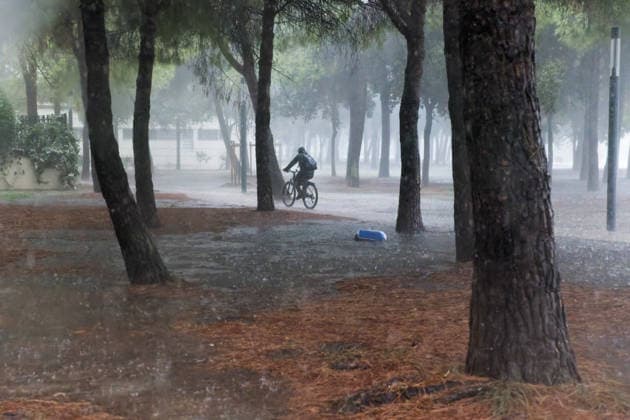Cyclist in Heavy Rain Benjamin ELKAIM MAXPPP Montpellier September 30, 2026 A cyclist rides through heavy rain in an area largely covered in water in Montpellier during the Cévennes storm on September 30, 2026 Montpellier, France, September 30, 2026—the first heavy rains after summer in southern France. Montpellier, FRANCE  Copyright: xMAXPPPxBenjaminxELKAIMx ELK202609305206 ELK202609305206