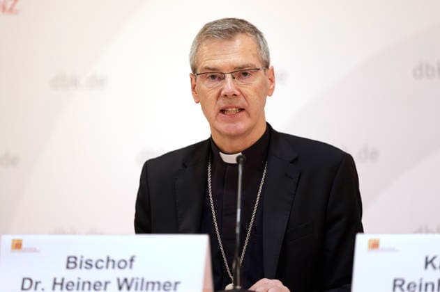 Heiner Wilmer beim Pressegespräch zum Studientag Künstliche Intelligenz, Menschsein und Gemeinwohl: Impulse aus der Sozialenzyklika Magnifica humanitas bei der Herbst-Vollversammlung der Deutschen Bischofskonferenz im Dompfarrzentrum. Fulda, 30.09.2026