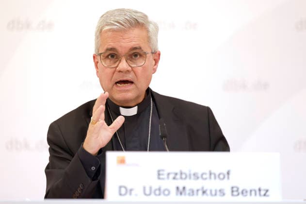 Udo Markus Bentz beim Pressegespräch zum Studientag Künstliche Intelligenz, Menschsein und Gemeinwohl: Impulse aus der Sozialenzyklika Magnifica humanitas bei der Herbst-Vollversammlung der Deutschen Bischofskonferenz im Dompfarrzentrum. Fulda, 30.09.2026