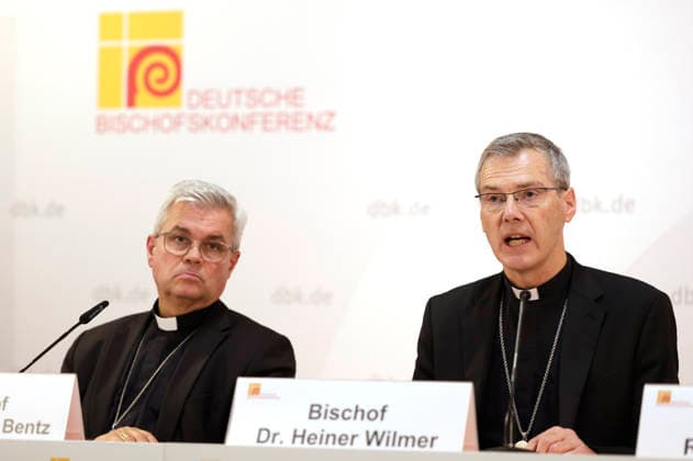 Udo Markus Bentz und Heiner Wilmer beim Pressegespräch zum Studientag Künstliche Intelligenz, Menschsein und Gemeinwohl: Impulse aus der Sozialenzyklika Magnifica humanitas bei der Herbst-Vollversammlung der Deutschen Bischofskonferenz im Dompfarrzentrum. Fulda, 30.09.2026