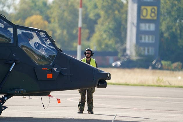 Celle, Deutschland, Europa. Die Heeresfliegertruppe der Bundeswehr präsentiert bei der Leistungsschau auf dem Flugplatz Celle ihre Fähigkeiten, Einsatzbereitschaft und verschiedene Luftfahrtsysteme. Die Veranstaltung folgt auf die NATO-Zertifizierungsübung GRÜNER FALKE 2026 und umfasst Präsentationen, technische Einblicke sowie eine Flugvorführung mit mehr als 35 Hubschraubern. Copyright: xAymanxAlahmedx