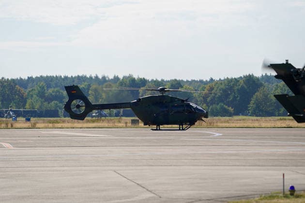 Celle, Deutschland, Europa. Die Heeresfliegertruppe der Bundeswehr präsentiert bei der Leistungsschau auf dem Flugplatz Celle ihre Fähigkeiten, Einsatzbereitschaft und verschiedene Luftfahrtsysteme. Die Veranstaltung folgt auf die NATO-Zertifizierungsübung GRÜNER FALKE 2026 und umfasst Präsentationen, technische Einblicke sowie eine Flugvorführung mit mehr als 35 Hubschraubern. Copyright: xAymanxAlahmedx