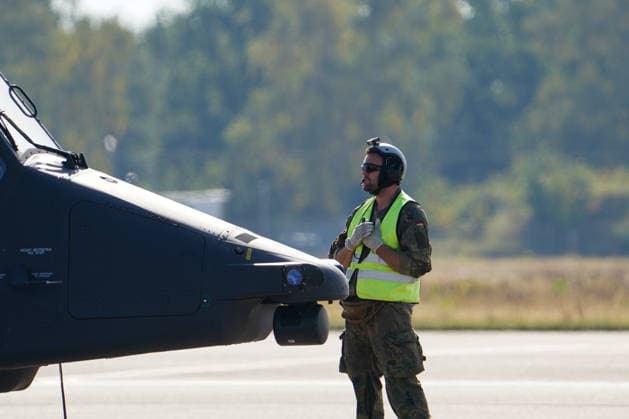 Celle, Deutschland, Europa. Die Heeresfliegertruppe der Bundeswehr präsentiert bei der Leistungsschau auf dem Flugplatz Celle ihre Fähigkeiten, Einsatzbereitschaft und verschiedene Luftfahrtsysteme. Die Veranstaltung folgt auf die NATO-Zertifizierungsübung GRÜNER FALKE 2026 und umfasst Präsentationen, technische Einblicke sowie eine Flugvorführung mit mehr als 35 Hubschraubern. Copyright: xAymanxAlahmedx
