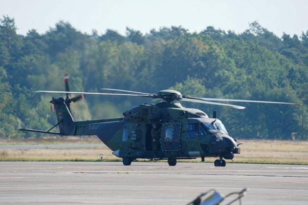 Celle, Deutschland, Europa. Die Heeresfliegertruppe der Bundeswehr präsentiert bei der Leistungsschau auf dem Flugplatz Celle ihre Fähigkeiten, Einsatzbereitschaft und verschiedene Luftfahrtsysteme. Die Veranstaltung folgt auf die NATO-Zertifizierungsübung GRÜNER FALKE 2026 und umfasst Präsentationen, technische Einblicke sowie eine Flugvorführung mit mehr als 35 Hubschraubern. Copyright: xAymanxAlahmedx
