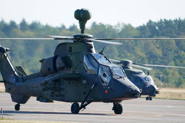 Celle, Deutschland, Europa. Die Heeresfliegertruppe der Bundeswehr präsentiert bei der Leistungsschau auf dem Flugplatz Celle ihre Fähigkeiten, Einsatzbereitschaft und verschiedene Luftfahrtsysteme. Die Veranstaltung folgt auf die NATO-Zertifizierungsübung GRÜNER FALKE 2026 und umfasst Präsentationen, technische Einblicke sowie eine Flugvorführung mit mehr als 35 Hubschraubern. Copyright: xAymanxAlahmedx