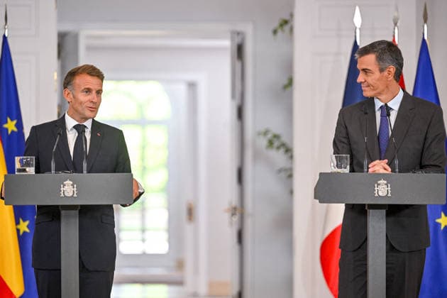 French President Emmanuel Macron and Spanish Prime Minister Pedro Sanchez during a joint press conference at the Moncloa Palace in Madrid, Spain, on September 30, 2026. French President Emmanuel Macron is on the second day of a two-day state visit to Spain. Christian Liewig, Bestimage. French President Emmanuel Macron and Spanish Prime Minister Pedro Sánchez during a joint press conference at the Moncloa Palace in Madrid on September 30, 2026 French President Emmanuel Macron is on his second day of a two-day state visit to Spain Madrid, Spain  Copyright: xChristianxLiewigx xBestimagexChristianxLiewigx xBestimagex