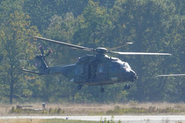 Celle, Deutschland, Europa. Die Heeresfliegertruppe der Bundeswehr präsentiert bei der Leistungsschau auf dem Flugplatz Celle ihre Fähigkeiten, Einsatzbereitschaft und verschiedene Luftfahrtsysteme. Die Veranstaltung folgt auf die NATO-Zertifizierungsübung GRÜNER FALKE 2026 und umfasst Präsentationen, technische Einblicke sowie eine Flugvorführung mit mehr als 35 Hubschraubern. Copyright: xAymanxAlahmedx