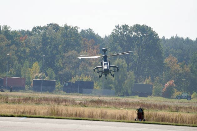 Celle, Deutschland, Europa. Die Heeresfliegertruppe der Bundeswehr präsentiert bei der Leistungsschau auf dem Flugplatz Celle ihre Fähigkeiten, Einsatzbereitschaft und verschiedene Luftfahrtsysteme. Die Veranstaltung folgt auf die NATO-Zertifizierungsübung GRÜNER FALKE 2026 und umfasst Präsentationen, technische Einblicke sowie eine Flugvorführung mit mehr als 35 Hubschraubern. Copyright: xAymanxAlahmedx