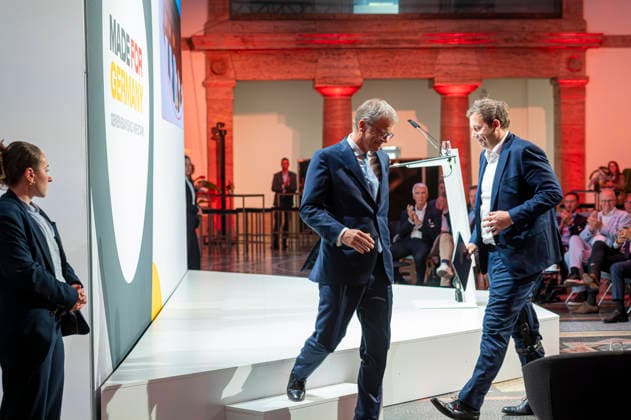 Lars Klingbeil EUR, Deutschland, Berlin, 30.09.2026: Pressestatements von Vizekanzler und Bundesminister der Finanzen Lars Klingbeil (SPD), Christian Sewing (Deutsche Bank) und Roland Busch (Siemens). Impulsvortrag vom Bundesminister der Finanzen Lars Klingbeil (SPD) zum Jahrestreffen der Initiative Made for Germany in der Mosaikhalle der Siemens AG. Christian Sewing und Roland Busch
