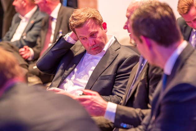 Lars Klingbeil EUR, Deutschland, Berlin, 30.09.2026: Pressestatements von Vizekanzler und Bundesminister der Finanzen Lars Klingbeil (SPD), Christian Sewing (Deutsche Bank) und Roland Busch (Siemens). Impulsvortrag vom Bundesminister der Finanzen Lars Klingbeil (SPD) zum Jahrestreffen der Initiative Made for Germany in der Mosaikhalle der Siemens AG. Christian Sewing und Roland Busch