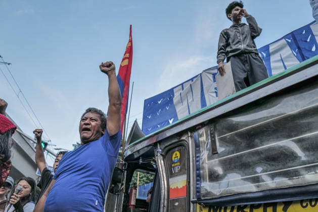 September 30, 2026, Philippines: Jeepney driver Tony raising his fist after kicking the US President Donald Trump and Ferdinand Marcos Jr. poster during the culmination of the two-day nationwide strike led by PISTON at Mendiola St., Metro Manila on Wednesday. The federation continued to call for their main demands of junking the Oil Deregulation Law, nationalizing the oil industry, a fuel price rollback to â‚±55.00 (sh.88) per liter, removing excise tax on petroleum products and VAT, and stopping US war aggressions. Philippines - ZUMAr240 20260930_zip_r240_046 Copyright: xMarcxDominicxRostratax