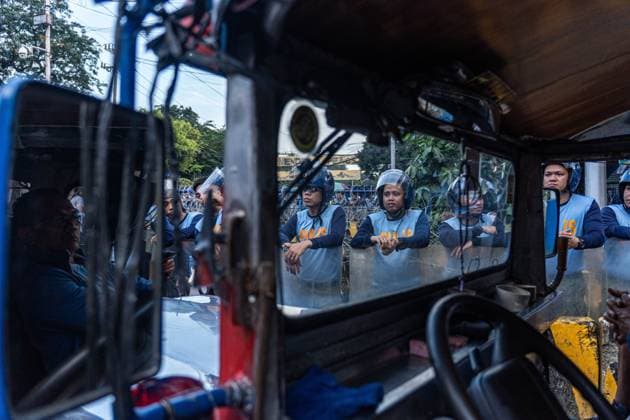 September 30, 2026, Manila, Philippines: MANILA, PHILIPPINES, SEPTEMBER 29, 2026: Public transport drivers and operators take part in a two-day strike over rising fuel prices in Metro Manila. Transport group PISTON called for lower fuel prices, higher fares, the removal of excise and value-added taxes on petroleum products and the repeal of the Oil Deregulation Law, arguing that rising operating costs are putting increasing pressure on drivers incomes. Manila Philippines - ZUMAq101 20260930_zna_q101_049 Copyright: xCharlesxEdmonxS.xPerezx