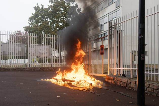 Students protest in front of Paul Eluard Secondary school - Saint-Denis RL Burning trashes. Students pictured in front of Paul Eluard secondary school in Saint-Denis, North of Paris, on September 30, 2026 as they continue their protest to demand the hiring of substitute teachers, increased resources, and decent learning conditions. Photo by Raphael Lafargue ABACAPRESS.COM Saint-Denis France  Copyright: xLafarguexRaphael ABACAx