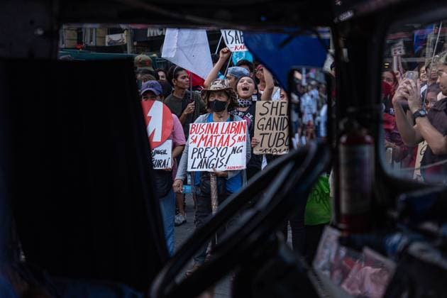 September 30, 2026, Manila, Philippines: MANILA, PHILIPPINES, SEPTEMBER 29, 2026: Public transport drivers and operators take part in a two-day strike over rising fuel prices in Metro Manila. Transport group PISTON called for lower fuel prices, higher fares, the removal of excise and value-added taxes on petroleum products and the repeal of the Oil Deregulation Law, arguing that rising operating costs are putting increasing pressure on drivers incomes. Manila Philippines  - ZUMAq101 20260930_zna_q101_050 Copyright: xCharlesxEdmonxS.xPerezx
