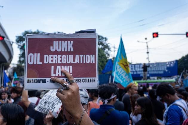 September 30, 2026, Manila, Philippines: MANILA, PHILIPPINES, SEPTEMBER 29, 2026: Public transport drivers and operators take part in a two-day strike over rising fuel prices in Metro Manila. Transport group PISTON called for lower fuel prices, higher fares, the removal of excise and value-added taxes on petroleum products and the repeal of the Oil Deregulation Law, arguing that rising operating costs are putting increasing pressure on drivers incomes. Manila Philippines  - ZUMAq101 20260930_zna_q101_053 Copyright: xCharlesxEdmonxS.xPerezx