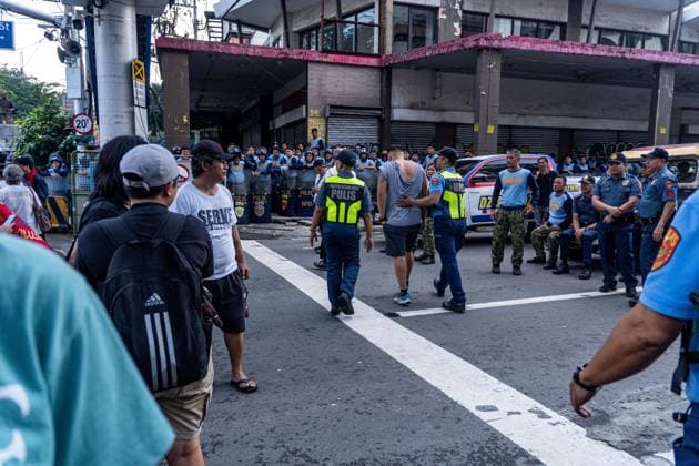 September 30, 2026, Manila, Philippines: MANILA, PHILIPPINES, SEPTEMBER 29, 2026: Public transport drivers and operators take part in a two-day strike over rising fuel prices in Metro Manila. Transport group PISTON called for lower fuel prices, higher fares, the removal of excise and value-added taxes on petroleum products and the repeal of the Oil Deregulation Law, arguing that rising operating costs are putting increasing pressure on drivers incomes. Manila Philippines  - ZUMAq101 20260930_zna_q101_054 Copyright: xCharlesxEdmonxS.xPerezx