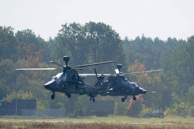 Celle, Deutschland, Europa. Die Heeresfliegertruppe der Bundeswehr präsentiert bei der Leistungsschau auf dem Flugplatz Celle ihre Fähigkeiten, Einsatzbereitschaft und verschiedene Luftfahrtsysteme. Die Veranstaltung folgt auf die NATO-Zertifizierungsübung GRÜNER FALKE 2026 und umfasst Präsentationen, technische Einblicke sowie eine Flugvorführung mit mehr als 35 Hubschraubern. Copyright: xAymanxAlahmedx