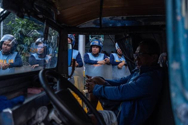 September 30, 2026, Manila, Philippines: MANILA, PHILIPPINES, SEPTEMBER 29, 2026: Public transport drivers and operators take part in a two-day strike over rising fuel prices in Metro Manila. Transport group PISTON called for lower fuel prices, higher fares, the removal of excise and value-added taxes on petroleum products and the repeal of the Oil Deregulation Law, arguing that rising operating costs are putting increasing pressure on drivers incomes. Manila Philippines - ZUMAq101 20260930_zna_q101_055 Copyright: xCharlesxEdmonxS.xPerezx