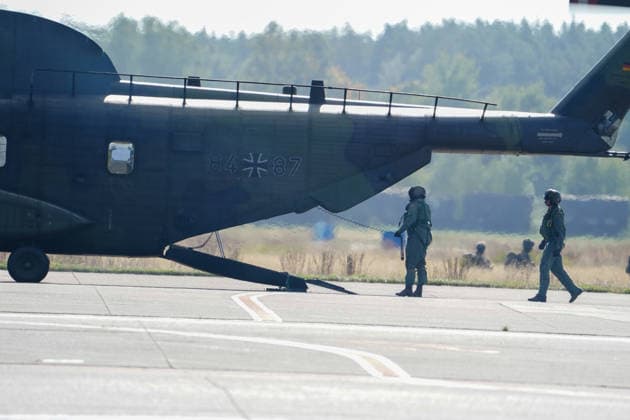 Celle, Deutschland, Europa. Die Heeresfliegertruppe der Bundeswehr präsentiert bei der Leistungsschau auf dem Flugplatz Celle ihre Fähigkeiten, Einsatzbereitschaft und verschiedene Luftfahrtsysteme. Die Veranstaltung folgt auf die NATO-Zertifizierungsübung GRÜNER FALKE 2026 und umfasst Präsentationen, technische Einblicke sowie eine Flugvorführung mit mehr als 35 Hubschraubern. Copyright: xAymanxAlahmedx