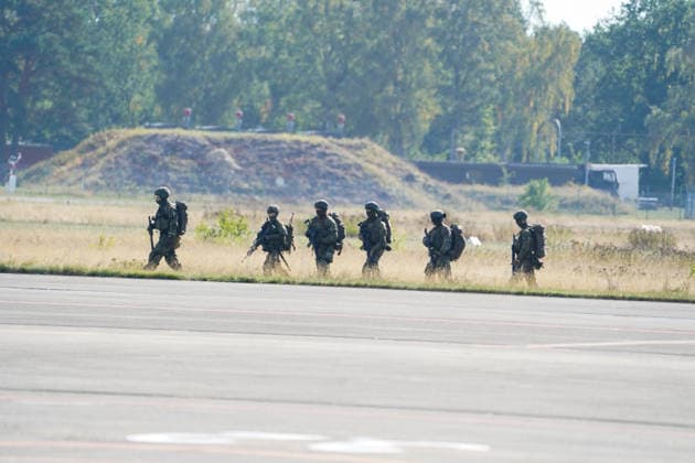 Celle, Deutschland, Europa. Die Heeresfliegertruppe der Bundeswehr präsentiert bei der Leistungsschau auf dem Flugplatz Celle ihre Fähigkeiten, Einsatzbereitschaft und verschiedene Luftfahrtsysteme. Die Veranstaltung folgt auf die NATO-Zertifizierungsübung GRÜNER FALKE 2026 und umfasst Präsentationen, technische Einblicke sowie eine Flugvorführung mit mehr als 35 Hubschraubern. Copyright: xAymanxAlahmedx