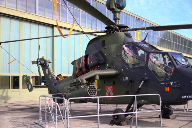 Celle, Deutschland, Europa. Die Heeresfliegertruppe der Bundeswehr präsentiert bei der Leistungsschau auf dem Flugplatz Celle ihre Fähigkeiten, Einsatzbereitschaft und verschiedene Luftfahrtsysteme. Die Veranstaltung folgt auf die NATO-Zertifizierungsübung GRÜNER FALKE 2026 und umfasst Präsentationen, technische Einblicke sowie eine Flugvorführung mit mehr als 35 Hubschraubern. Copyright: xAymanxAlahmedx