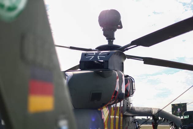 Celle, Deutschland, Europa. Die Heeresfliegertruppe der Bundeswehr präsentiert bei der Leistungsschau auf dem Flugplatz Celle ihre Fähigkeiten, Einsatzbereitschaft und verschiedene Luftfahrtsysteme. Die Veranstaltung folgt auf die NATO-Zertifizierungsübung GRÜNER FALKE 2026 und umfasst Präsentationen, technische Einblicke sowie eine Flugvorführung mit mehr als 35 Hubschraubern. Copyright: xAymanxAlahmedx