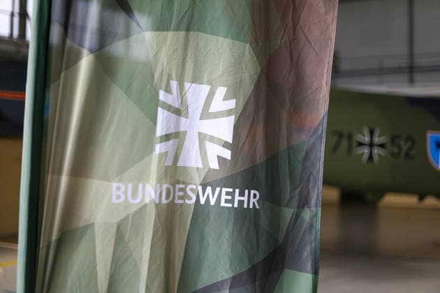Celle, Deutschland, Europa. Die Heeresfliegertruppe der Bundeswehr präsentiert bei der Leistungsschau auf dem Flugplatz Celle ihre Fähigkeiten, Einsatzbereitschaft und verschiedene Luftfahrtsysteme. Die Veranstaltung folgt auf die NATO-Zertifizierungsübung GRÜNER FALKE 2026 und umfasst Präsentationen, technische Einblicke sowie eine Flugvorführung mit mehr als 35 Hubschraubern. Copyright: xAymanxAlahmedx
