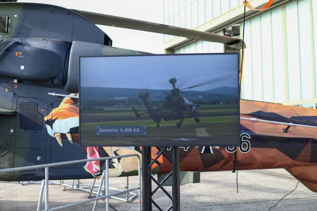 Celle, Deutschland, Europa. Die Heeresfliegertruppe der Bundeswehr präsentiert bei der Leistungsschau auf dem Flugplatz Celle ihre Fähigkeiten, Einsatzbereitschaft und verschiedene Luftfahrtsysteme. Die Veranstaltung folgt auf die NATO-Zertifizierungsübung GRÜNER FALKE 2026 und umfasst Präsentationen, technische Einblicke sowie eine Flugvorführung mit mehr als 35 Hubschraubern. Copyright: xAymanxAlahmedx