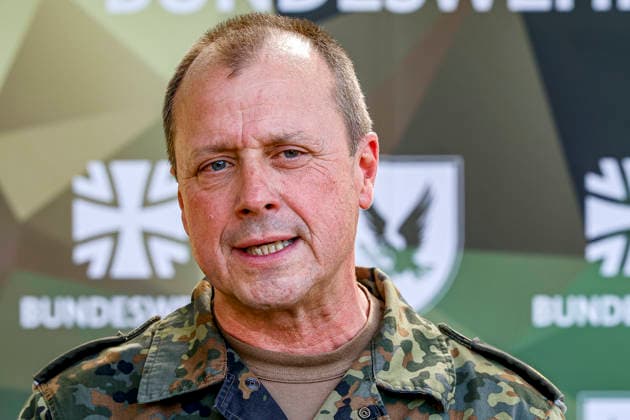 Leistungsschau der Heeresflieger Pressestatement: Brigadegeneral Dr. Volker Bauersachs, General der Heeresfliegertruppe, General Flugbetrieb Heer und Kommandeur Kommando Hubschrauber Celle Immelmann-Kaserne Niedersachsen, Landkreis Celle Germany