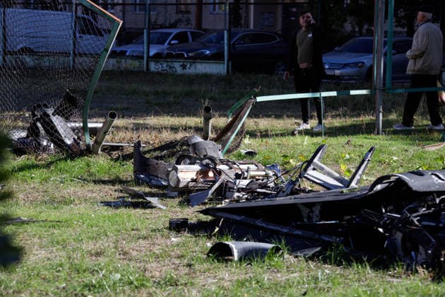 Russian drone crashes near apartment block without detonating in Kyiv The wreckage of a Russian drone that crashed in the courtyard of a residential building lies on the ground near a playground in the Obolonskyi district, Kyiv, Ukraine, September 30, 2026. The warhead did not detonate., Credit:Marianna Kotyk Ukrinform Avalon Ukraine, Kyiv  Copyright: xMariannaxKotykx xUkrinformx xAvalonx 1139502692