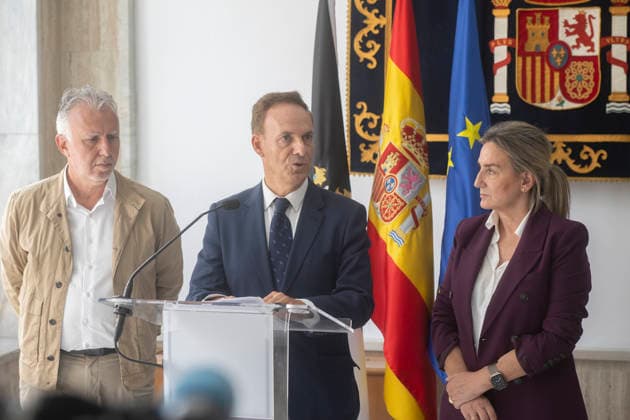 Ángel Víctor Torres chairs a meeting of the Situation Committee for the autonomous city of Ceuta. The Minister of Education, Vocational Training, and Sports, Milagros Tolón d, the Minister of Territorial Policy and Democratic Memory, Ángel Víctor Torres i, and the Government Delegate in Ceuta, David de la Encina c, during the meeting of the autonomous city’s Situation Committee at the Government Delegation on September 30, 2026, in Ceuta, Spain. Torres announced that the government will allocate 40.3 million to security and sanitation in Ceuta and that the space next to the prison will be converted into a new shelter. SEPTEMBER 30, 2026 Ceuta Ceuta, Spain Copyright: xMarcosxMorenox 7811060