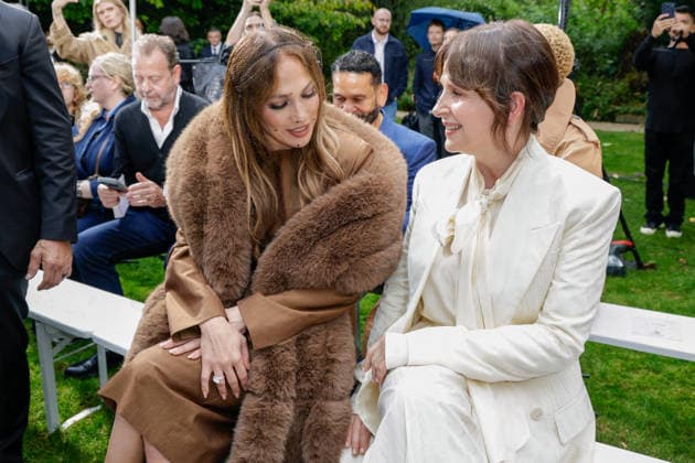 Jennifer Lopez and Juliette Binoche in the front row at the Stella McCartney Women s Ready-to-Wear Spring Summer 2027 Collection fashion show during Paris Fashion Week, September 30, 2026, Olivier Borde, Bestimage, Front Row of the Stella McCartney Women’s Ready-to-Wear Spring Summer 2027 Collection fashion show, during Paris Fashion Week, September 30, 2026, Paris, France Copyright: xOLIVIERxBORDEx xBESTIMAGExOLIVIERxBORDEx xBESTIMAGEx