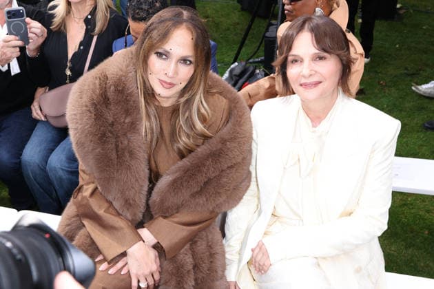 PFW - Stella McCartney Front Row Jennifer Lopez and Juliette Binoche at the Stella McCartney fashion show as a part of Paris Fashion Week Spring Summer 2027 on September 30, 2026 in Paris, France. Photo by Jerome Domine ABACAPRESS.COM Paris France  Copyright: xDominexJerome ABACAx