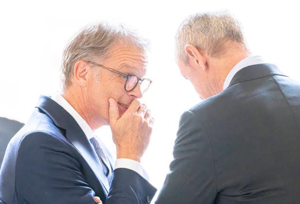 Friedrich Merz EUR, Deutschland, Berlin, 30.09.2026: Ankunft und Begrüßung des Kanzlers Pressestatements von Bundeskanzler Friedrich Merz (CDU) , Christian Sewing (Deutsche Bank) und Roland Busch (Siemens). Impulsvortrag vom Bundeskanzler Merz zum Jahrestreffen der Initiative Made for Germany in der Mosaikhalle der Siemens AG.