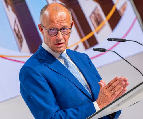 Friedrich Merz EUR, Deutschland, Berlin, 30.09.2026: Pressestatements von Bundeskanzler Friedrich Merz (CDU) , Christian Sewing (Deutsche Bank) und Roland Busch (Siemens). Impulsvortrag vom Bundeskanzler Merz zum Jahrestreffen der Initiative Made for Germany in der Mosaikhalle der Siemens AG.