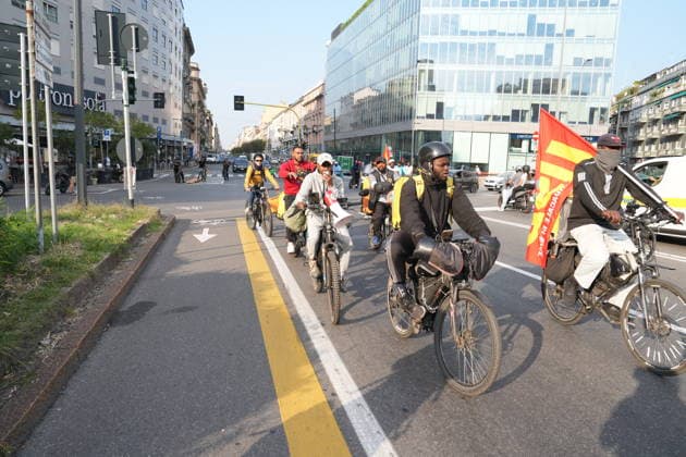RECORD DATE NOT STATED IPA89147245 - Milan, September 30, 2026: a rally and subsequent march by delivery riders. The protest is organized by the Unione Sindacale di Base (USB) together with workers from delivery platforms to protest the piecework system and demand greater protections  Copyright: xx xx IPA89147245.jpeg