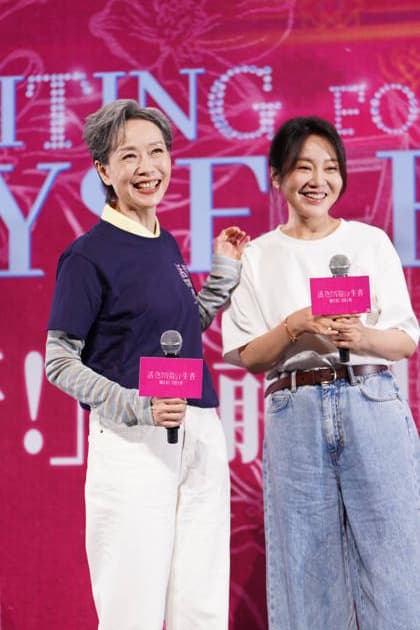 SHANGHAI, CHINA - SEPTEMBER 30: Ye Tong and Yan Ni attend an advance screening event for the film Huo Se Sheng Xiang on September 30, 2026 in Shanghai, China.  Copyright: xVCGx 111670792778